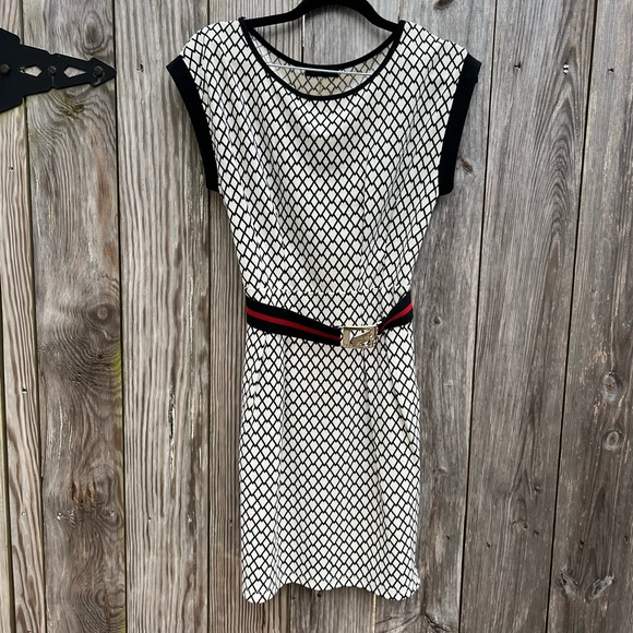 Cals Dresses & Skirts - CALS Black and White Dress with Red Stripe Belt size Med